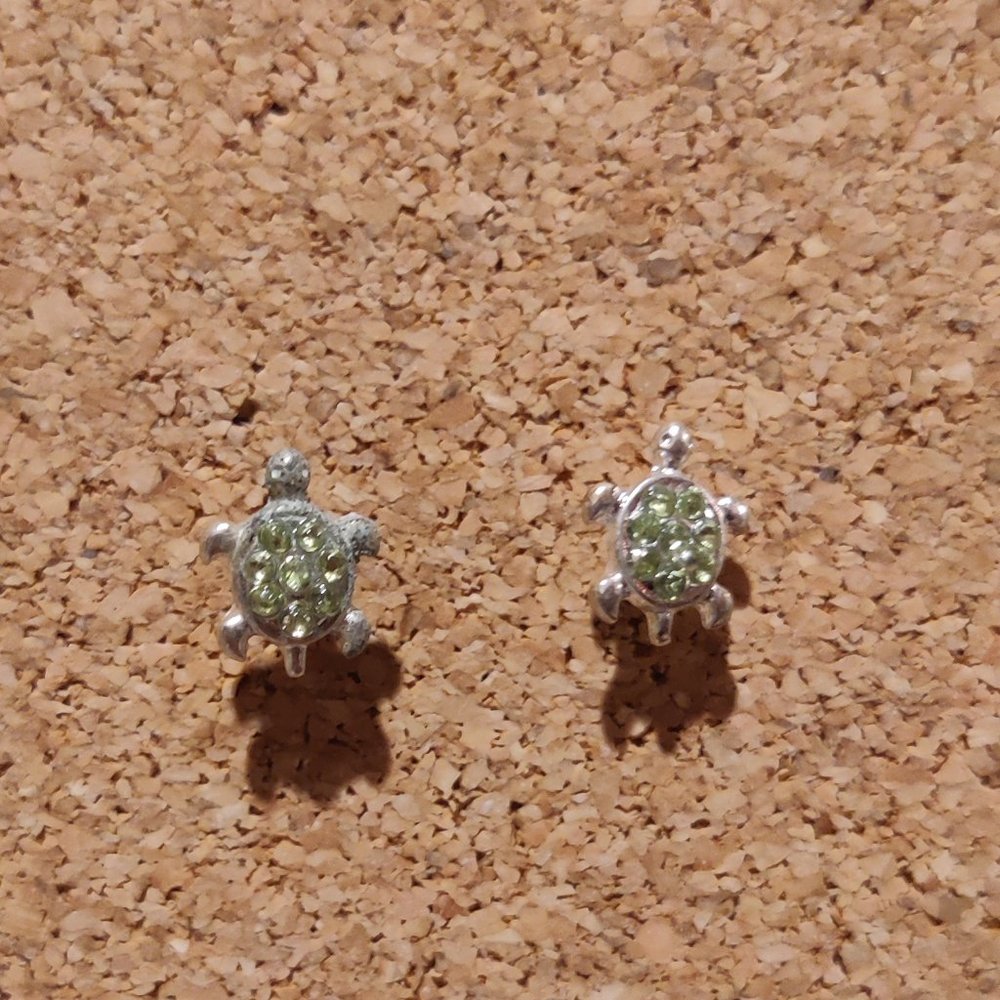 Green turtle gem earrings - Picture 1 of 3